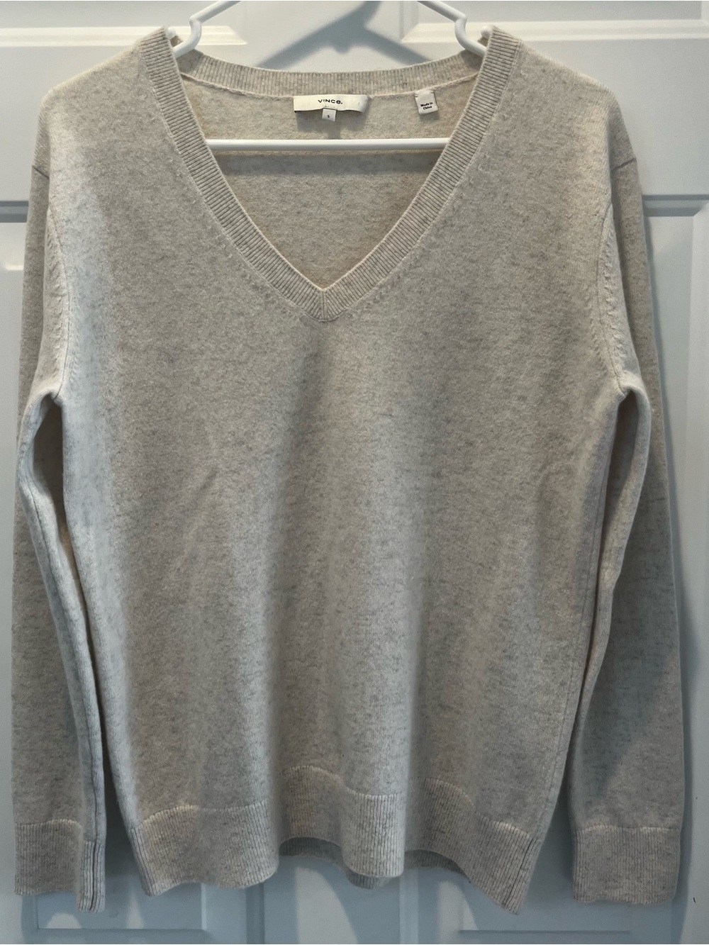Vince Women’s V-Neck 100% Cashmere (body) sweater- beige heathered